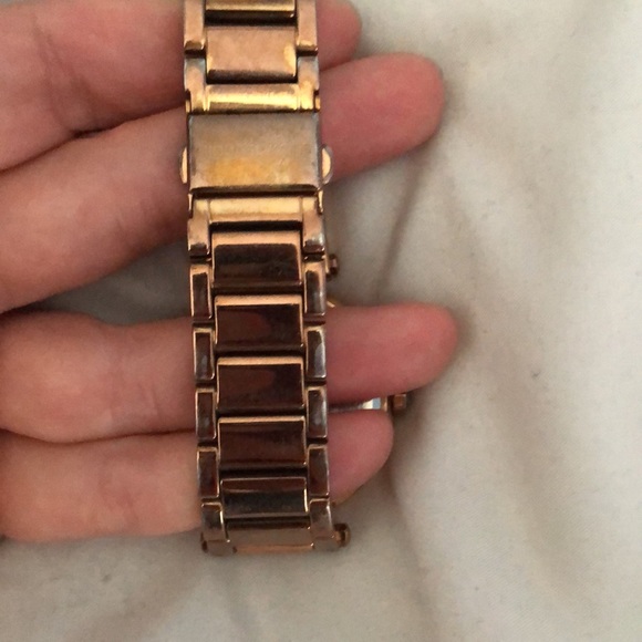 Michael Kors Authentic Rose Gold Watch - Picture 3 of 4